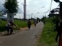 Korban perampokan di Jalan Desa Trompoasri, Kecamatan Jabon, Kabupaten Sidoarjo ditolong warga