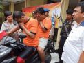 Dua residivis jambret perampas kalung emak-emak diamankan di Mapolsek Wonocolo, Surabaya
