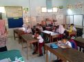 Suasana belajar mengajar di SDN Jagalan, Kota Mojokerto, salah satu SDN yang kekurangan siswa