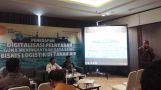 Forum group discussion yang diadakan Forum Jurnalis Ekbis di Hotel Kampi, Surabaya