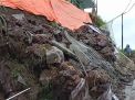 Plengsengan Rumah Ambrol Tutup Akses Jalan ke Gunung Bromo