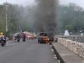 Terdengar Ledakan dari Mobil Terbakar di Malang