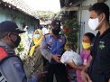 Polisi Beri 250 Sembako ke Warga Terdampak Corona di Sukolilo Surabaya