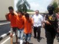 Tiga dari lima sindikat pencuri motor dan penadah saat didiring anggota Polres Mojokerto