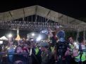 Ribuan sobat ambyar berjubel di Alun-alun Ponorogo untuk menonton konser Didi Kempot