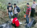 Tim Inafis dan Satreskrim Polres Mojokerto melakukan identifikasi di lokasi penemuan tengkorak manusia gosong