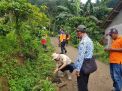 Tim BPBD Kabupaten Malang melakukan kajian tanah gerak di Dusun Ganten, Desa Tulungrejo, Kecamatan Ngantang