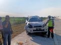 Mobil Toyota Rush ringsek setelah terperosok keluar jalur Tol Ngawi