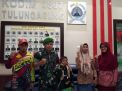 Kejutan dari TNI untuk Siswa SD Pemanjat Tiang Bendera di Tulungagung