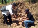 Struktur batu bata kuno ditemukan di sebuah ladang di Gondangwetan, Pasuruan