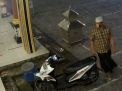 Pura-pura Ikut Salat Subuh, Pria Berkopiah Putih Curi Motor di Masjid Surabaya