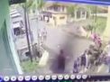 Tangkapan layar video viral aksi diduga pengeroyokan yang disebut di Mojokerto
