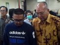 Bupati Malang Nonaktif Rendra Kresna (kanan) di Pengadilan Tipikor Surabaya