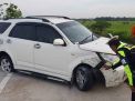 Toyota Rush menabrak pembatas Tol Ngawi