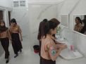Toilet SMP Negeri 1 Surabaya yang dibangun sekelas toilet hotel 
