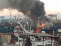 Kapal terbakar di Pelabuhan Tanjung Perak
