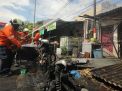 Kios Bensin di Surabaya Terbakar, Bapak Anak Terluka, Dua Motor Hangus