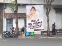 Baliho bela Risma di Surabaya