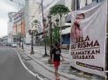 Halangi Pejalan Kaki, Baliho 'Bela Risma' di Surabaya Dikeluhkan