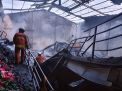 Pabrik Plastik di Surabaya Terbakar, 18 Unit Mobil Damkar Dikerahkan