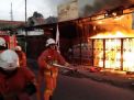 Cafe Brotherhood di Surabaya Terbakar, Mobil Ertiga Turut Dilalap Api