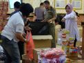 Wali Kota Risma saat memimpin pengemasan bantuan ke Lombok/Foto: Istimewa