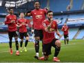 Bruno Fernandes merayakan gol pertama Manchester United di kandang Manchester City (Foto: EPA/Laurence Griffiths via Republika)