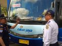Pemeriksaan kelaikan bus di Tulungagung