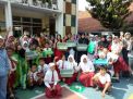 Peringati Hardiknas, Pelajar di Surabaya Semai Benih Sawi Hidroponik