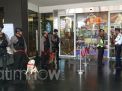 Polisi Bawa Anjing Pelacak Patroli ke Toko-toko Emas di Surabaya