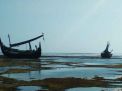 Dua Kapal Misterius Terdampar di Pantai Plengkung Banyuwangi