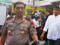 Kapolda Jatim Irjen Pol Machfud Arifin saat mengunjungi pasar murah di Surabaya/Foto: Dok