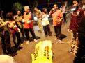 Korban kecelakaan di Jalan arjuno Surabaya saat akan dievakuasi 