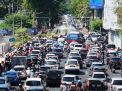 Kemacetan di sepanjang Jalan Gubernur Suryo akibat penutupan Jalan Yos Sudarso