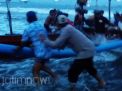 Proses evakuasi nelayan meninggal diatas kapal di Banyuwangi