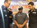 Hulk (bertopi) saat diinterogasi di Mapolsek Tegalsari Surabaya, Selasa (11/9/2018)
