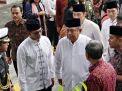 Mantan Presiden ke-6 RI Susilo Bambang Yudhoyono di KBRI Singapura bersama jenazah istrinya/ foto kumparan