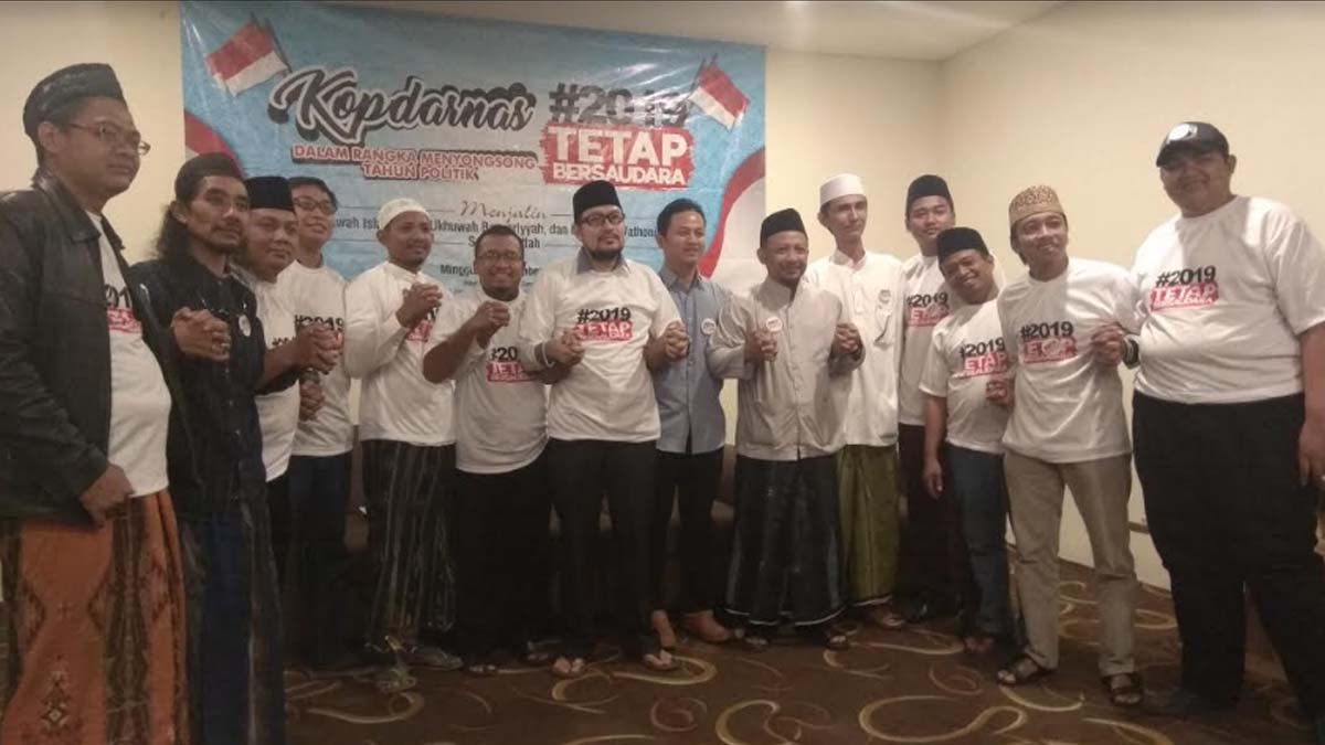 Deklarasi tagar #2019TetapBersaudara di Surabaya.