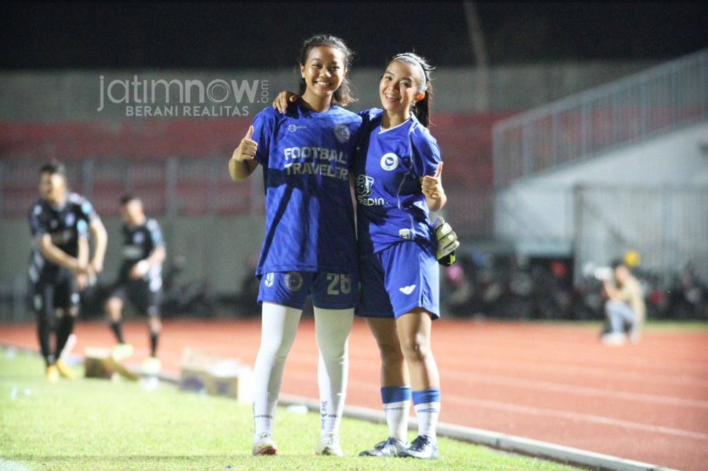 Keceriaan Launching Jersey Football Traveler Gresik.