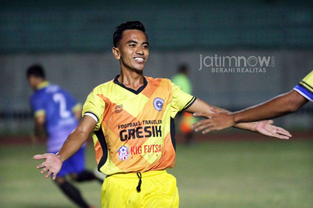 Keceriaan Launching Jersey Football Traveler Gresik.