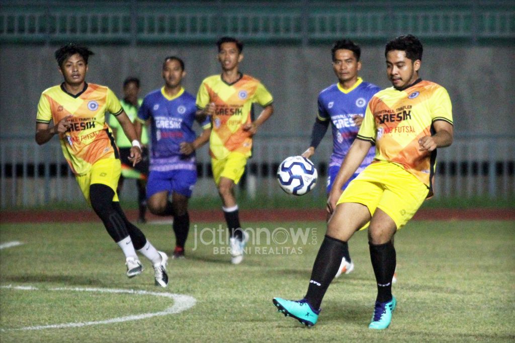 Keceriaan Launching Jersey Football Traveler Gresik.