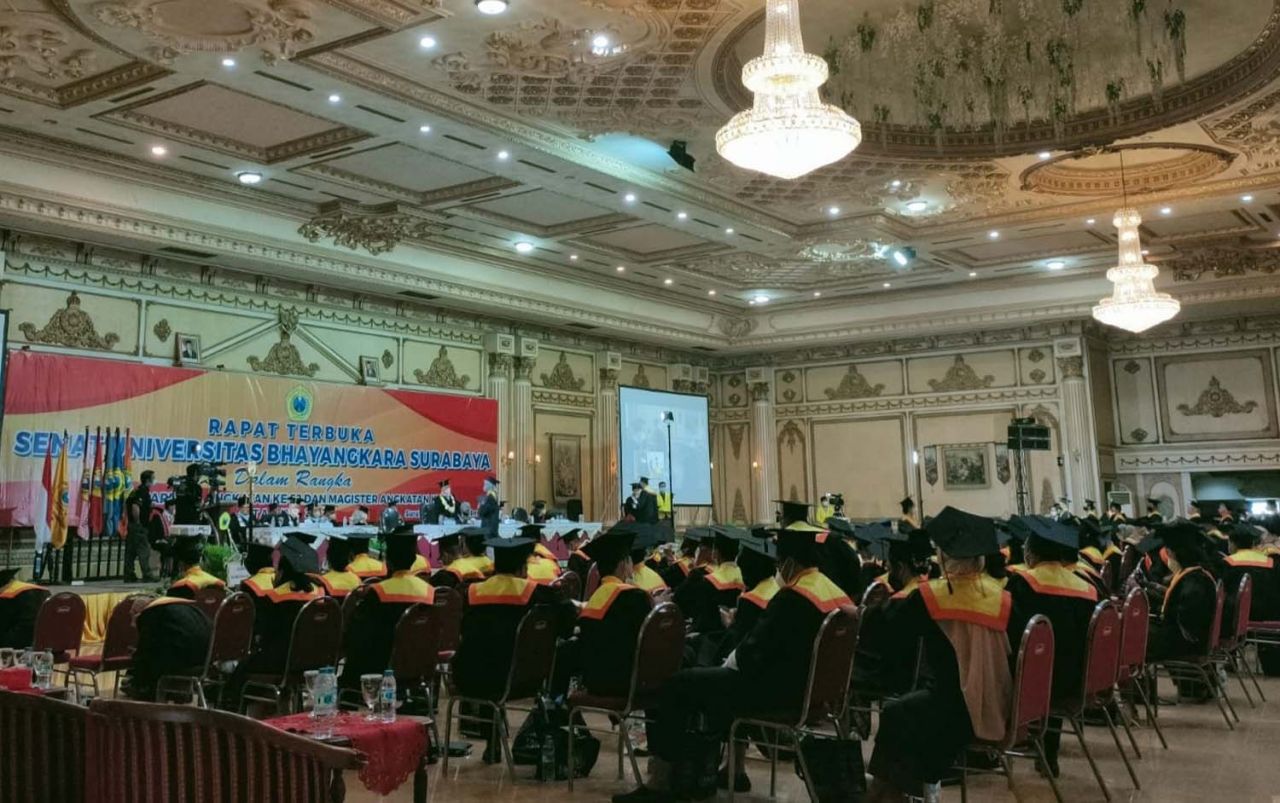 Prosesi wisuda yang digelar Ubhara Surabaya