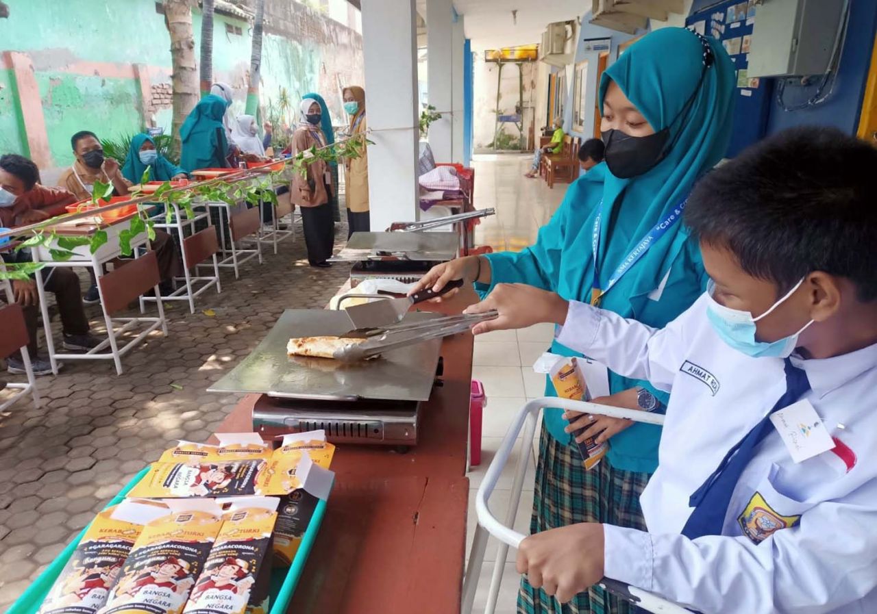 Kelas kuliner bagi anak-anak berkebutuhan khusus di SMA Kertajaya Surabaya