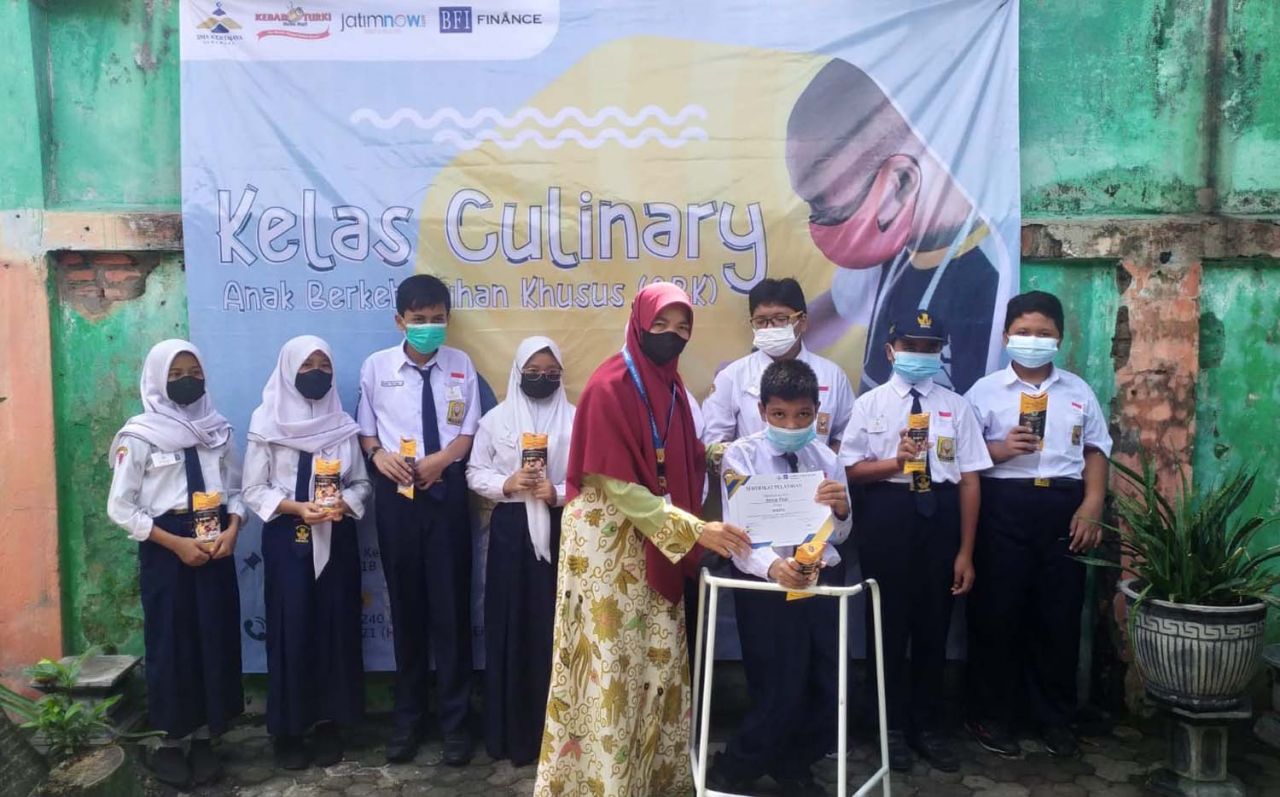 Kelas kuliner bagi anak-anak berkebutuhan khusus di SMA Kertajaya Surabaya