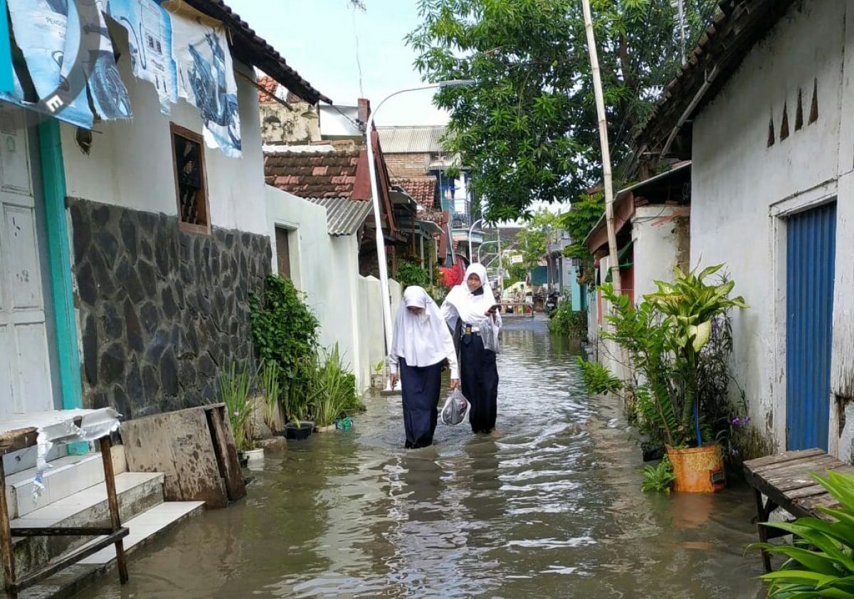Genangan air di sejumlah titik lokasi di Kota Pasuruan akibat hujan intensitas lebat.