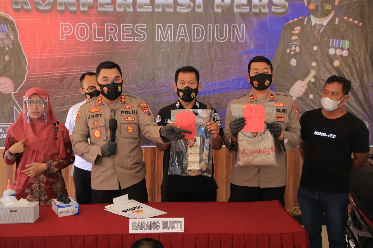 Kapolres Madiun, AKBP Jury Leonard Siahaan saat rilis di Mapolres Madiun.