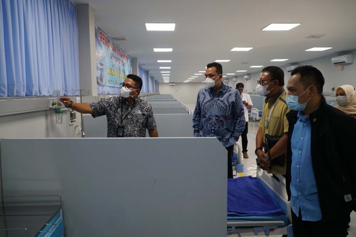 Rombongan Komisi VI DPR RI saat meninjau rumah oksigen PT SIER di Surabaya