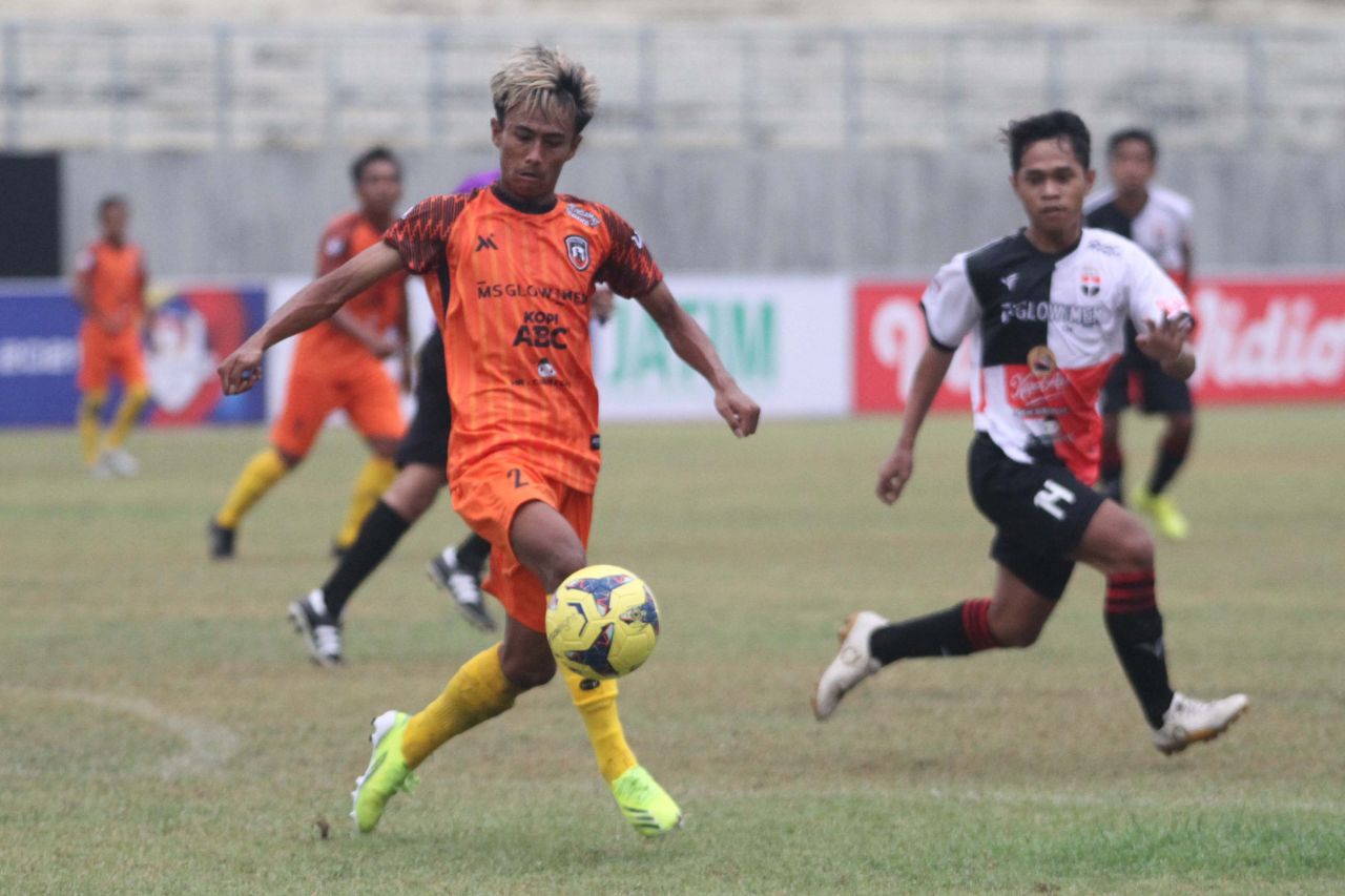ertandingan antara Malang United vs Maestro FC di Stadion Gejos Gresik (Foto: Sahlul Fahmi/jatimnow.com)