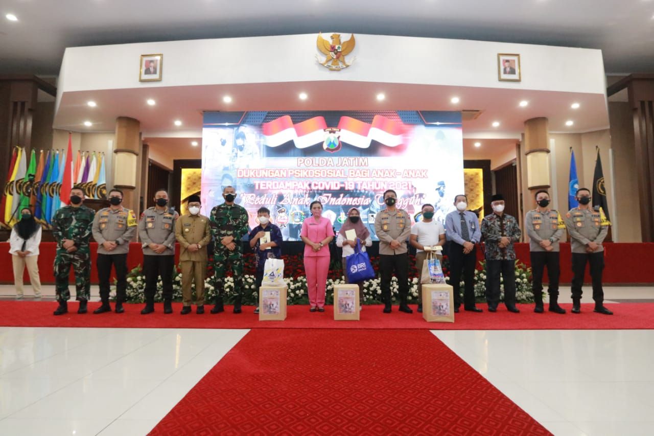 Polisi santuni anak-anak yatim piatu terdampak Covid-19 di Kota Malang