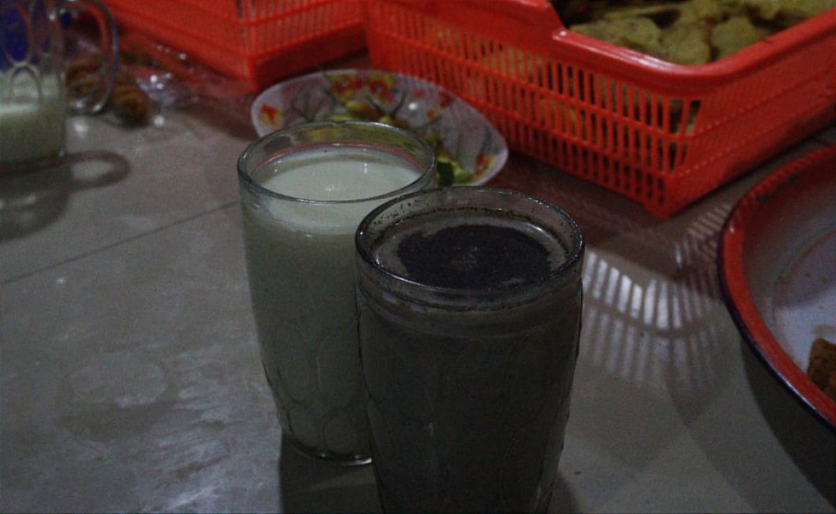 Susu murni hangat dan kopi susu Pak No, Pacet Mojokerto.